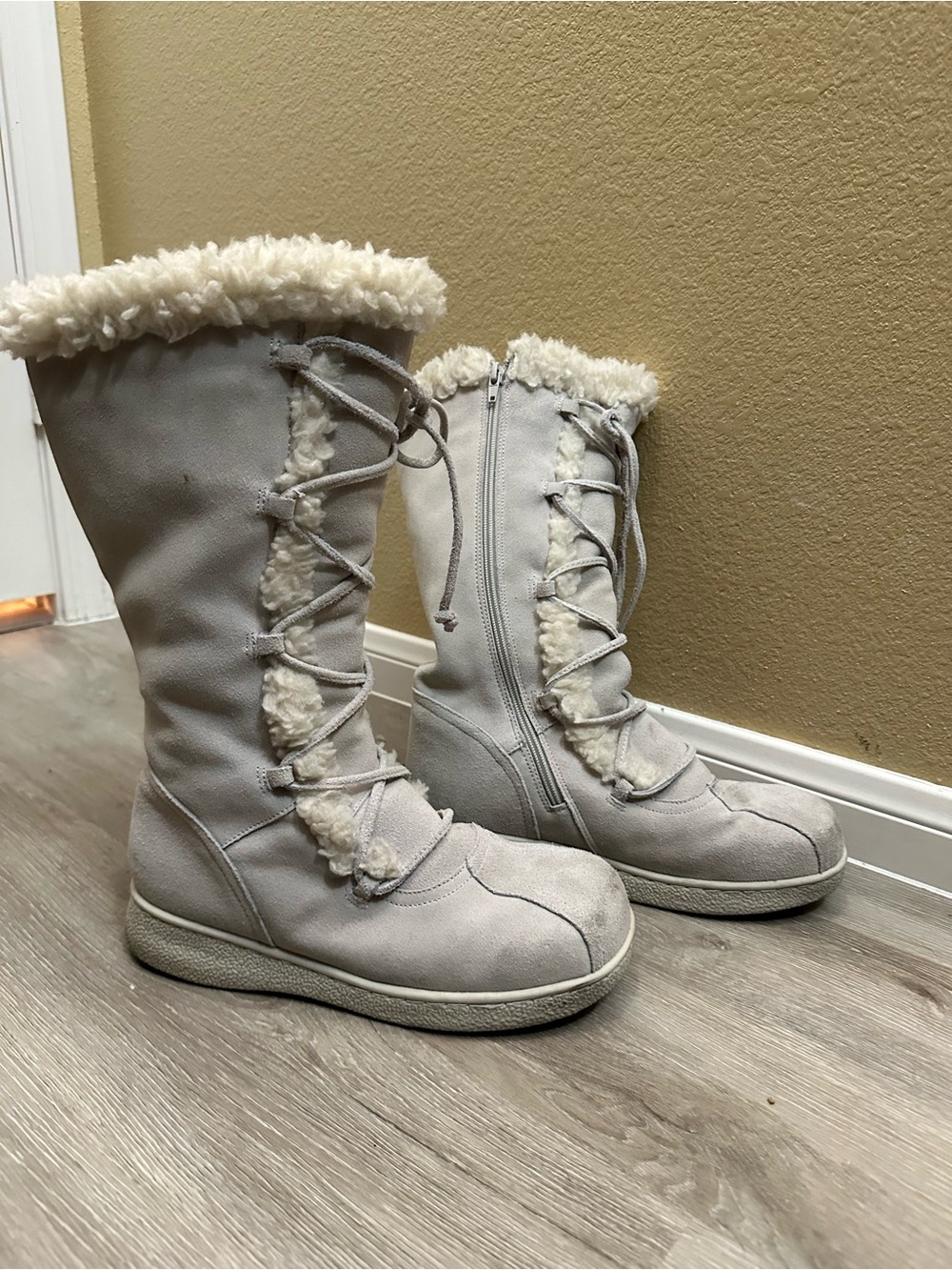 Women’s Faux Fur Lined Tall Winter Boots - Light Gray